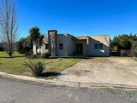 Casa de 7 ambientes sobre lote interno,en Lagos de San Eliseo. Ruta 58,Pte Perón- San Vicente.