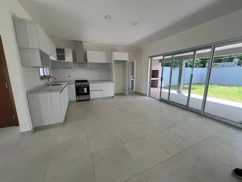 Casa en Venta en Lobos, USD 124.900
