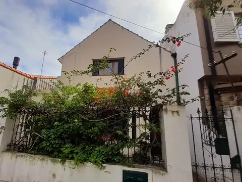 FLORIDA MITRE - CHALET ESTILO INGLÉS DE 4 AMB EN DOS PLANTAS, CON PATIO Y GARAGE!