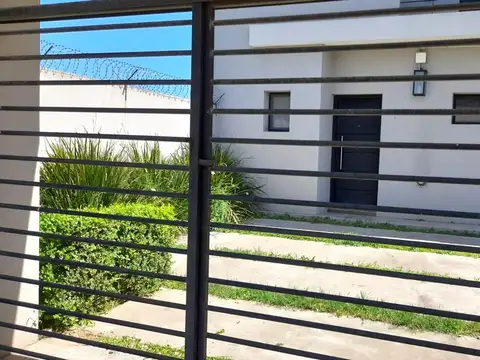 CASA - PH EN VENTA  BARRIO LAS ROSAS  - CAÑUELAS