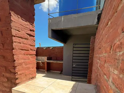 Monoambiente con balcón y terraza exclusiva. Gordillo al 3800