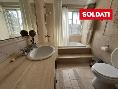 Casa 6 ambientes con 3 baños