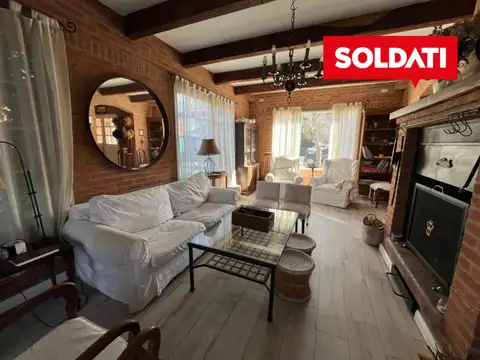 Casa en Venta con 2 cocheras