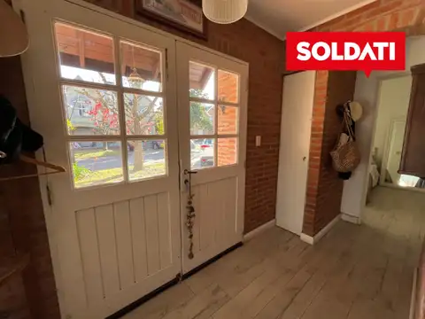 Casa en Venta con 2 cocheras
