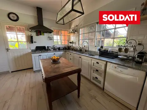 Casa 6 ambientes con 3 baños