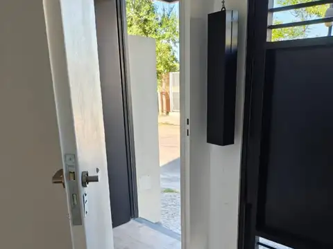 Casa 2 ambientes con 2 baños