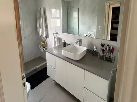 Del Viso - Sólida Casa de 7 amb -5 dorm.  2 plantas en bo. Galápagos, Galería, parrilla pisc, Lavad.