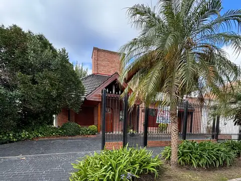 Casa 7 ambientes con 5 baños