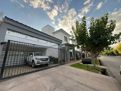 DESTACADA VIVIENDA 3 DORMITORIOS, RODEO DEL MEDIO