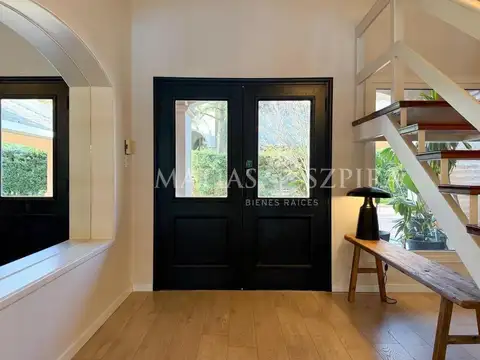 Casa 6 ambientes con 5 baños