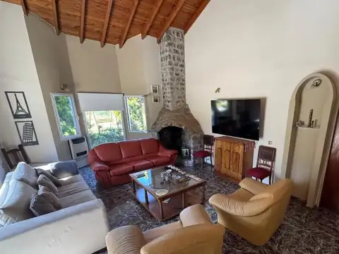 Casa en Venta con 2 cocheras