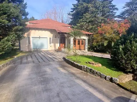 Casa 5 ambientes con 3 baños