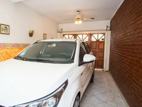Depto Tipo Casa en Venta con 2 cocheras