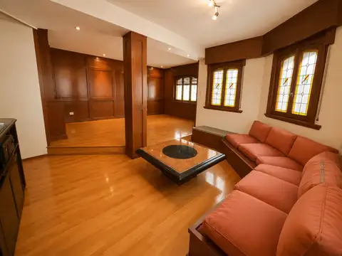 Casa 8 ambientes con 3 baños