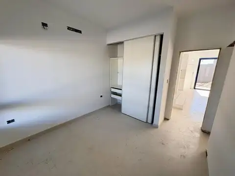 Casa 6 ambientes con 2 baños