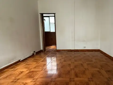 Departamento 2 Ambientes mas Hall Bajas Expensas  a metros del subte H