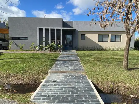 Importante Casa barrio Santa ISabel etapa 1 usd 200.000.-