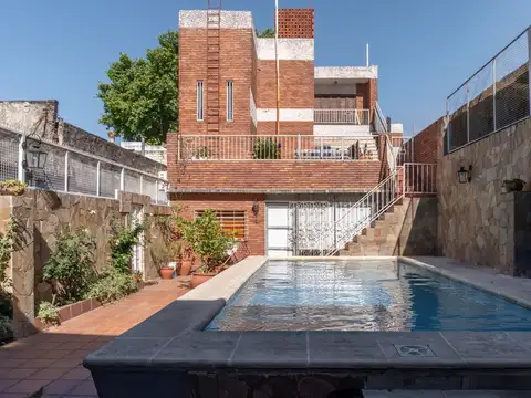 CASA EN VENTA CUATRO DORMITORIOS CURA