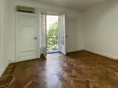Avenida Pueyrredón e/ Vicente López y Guido