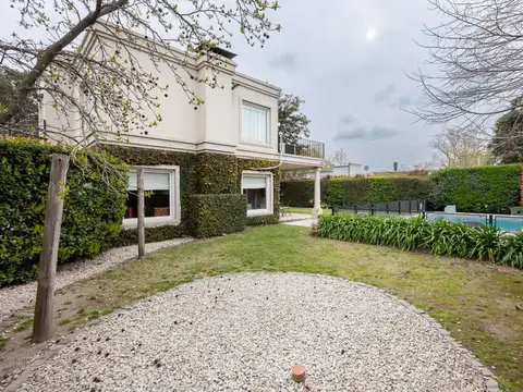 Casa en Venta con 1 cochera