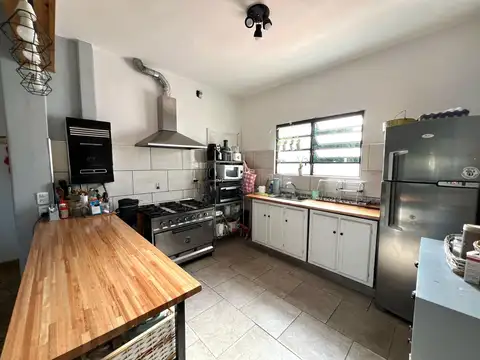 Casa en Venta con 3 cocheras