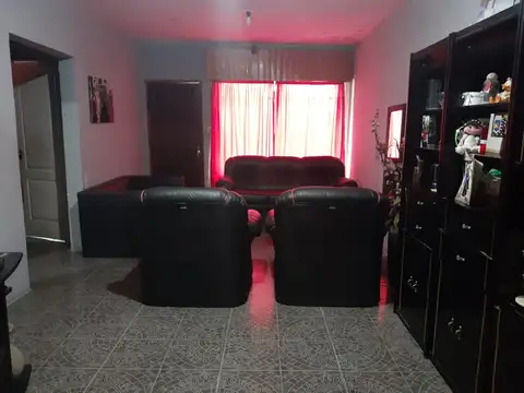 vendo casa de 3 ambientes en Isidro Casanova