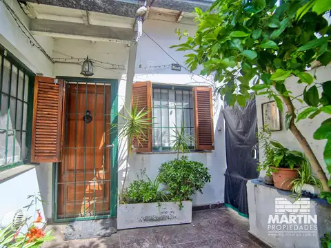 Casa PH en Venta de 3 Ambientes con Jardín en Martinez