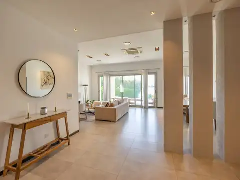 Casa 7 ambientes con 6 baños