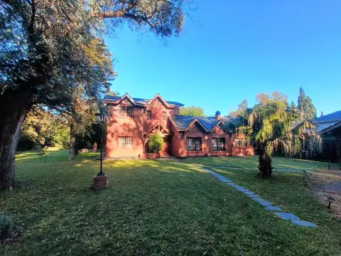 Excelente propiedad sobre lote de 2800