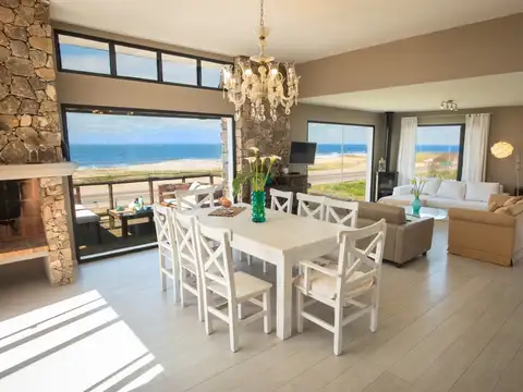 VENTA CASA 4 DORM C/PISCINA FRENTE A LA PLAYA EN EL CHORRO