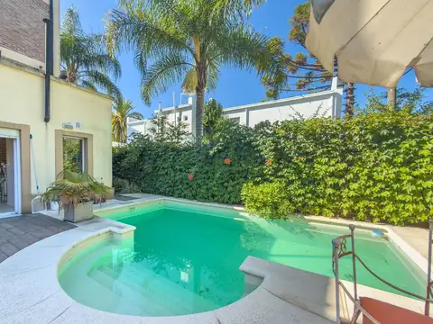 CASA EN VENTA GONNET 3 DORMITORIOS APTA BANCO