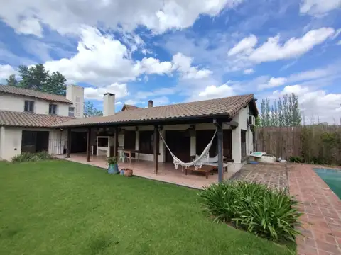 Casa en venta Bella Vista, Zona Club de Regatas