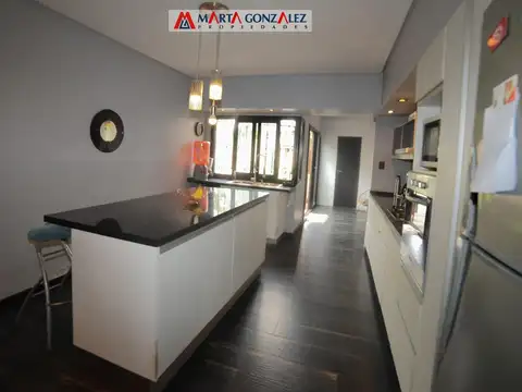 Casa en Venta con 4 cocheras