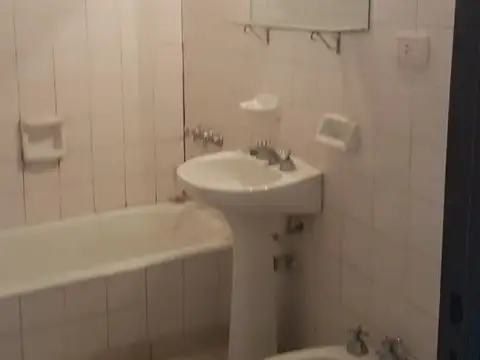 DEPARTAMENTO EN ALQUILER 56 ENTRE 9 Y 10. PRIMER PISO FRENTE
