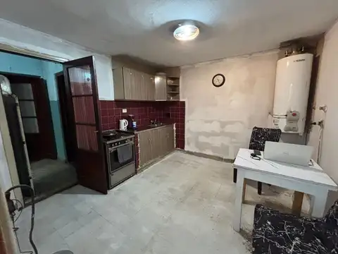 Casa 6 ambientes con 2 baños