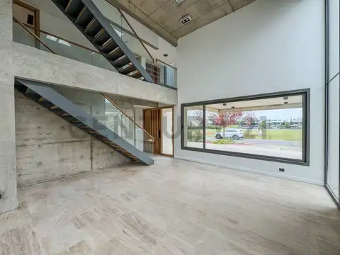 Casa en Venta con 4 cocheras