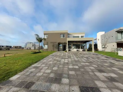 CASA EN VENTA TERRALAGOS CANNING-EZEIZA