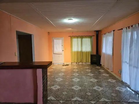 Casa 3 ambientes con 1 baño