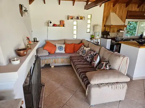 Casa 2 ambientes con 1 baño