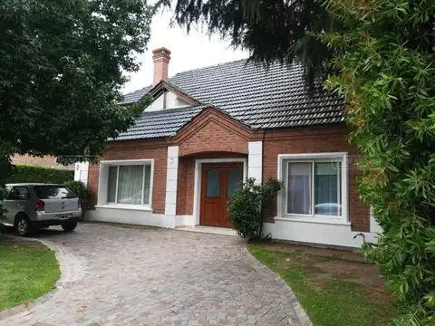 Casa Chalet  en Venta en Banco Provincia, Francisco Álvarez, Moreno