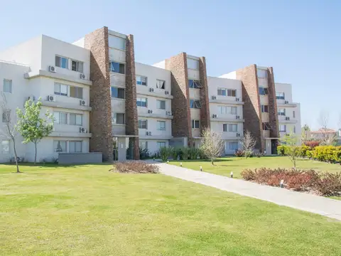 Casa 8 ambientes con 4 baños