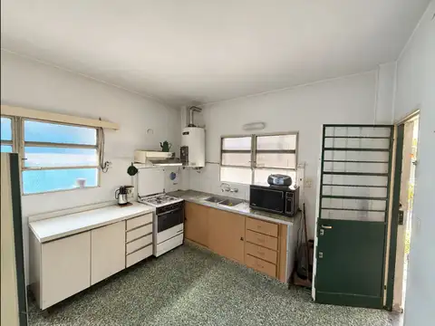 Casa en Venta con 3 cocheras
