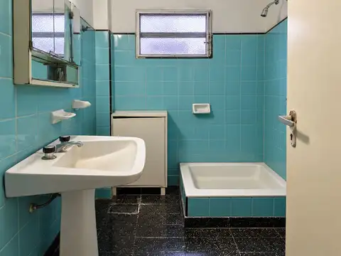Casa venta 6 ambientes A. Sourdeaux con parrilla