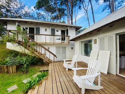 Casa 4 dormitorios zona Montoya