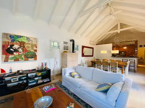 Casa 5 ambientes con 3 baños
