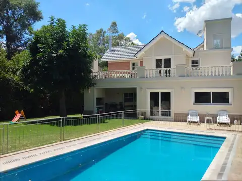 Casa en Venta con 4 cocheras