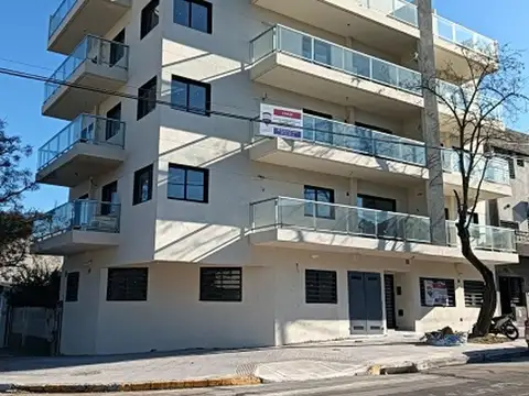 PB – Departamento C mono amb. al frente luminoso