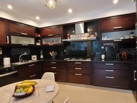 Casa 5 ambientes con 4 baños