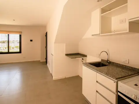 PH de un dormitorio con jardín y parrillero a metros del Río Paraná