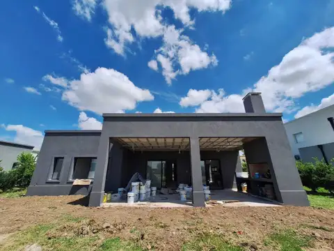 Casa 4 ambientes con 3 baños